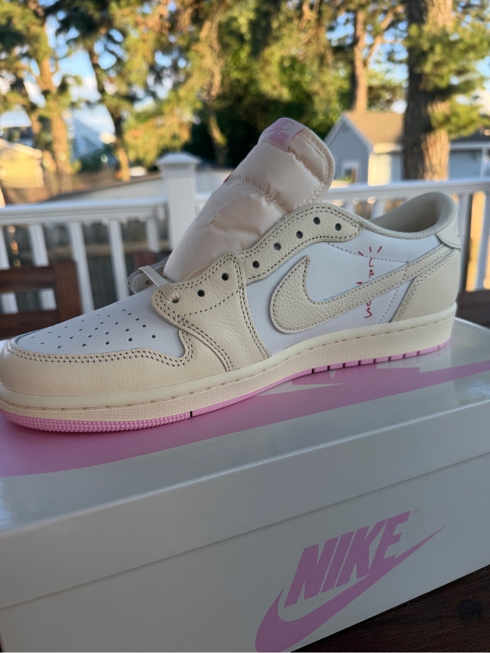 Nike Air Jordan 1 Travis Scott - Picture 3 of 11